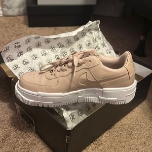 womens AF1 PIXEL